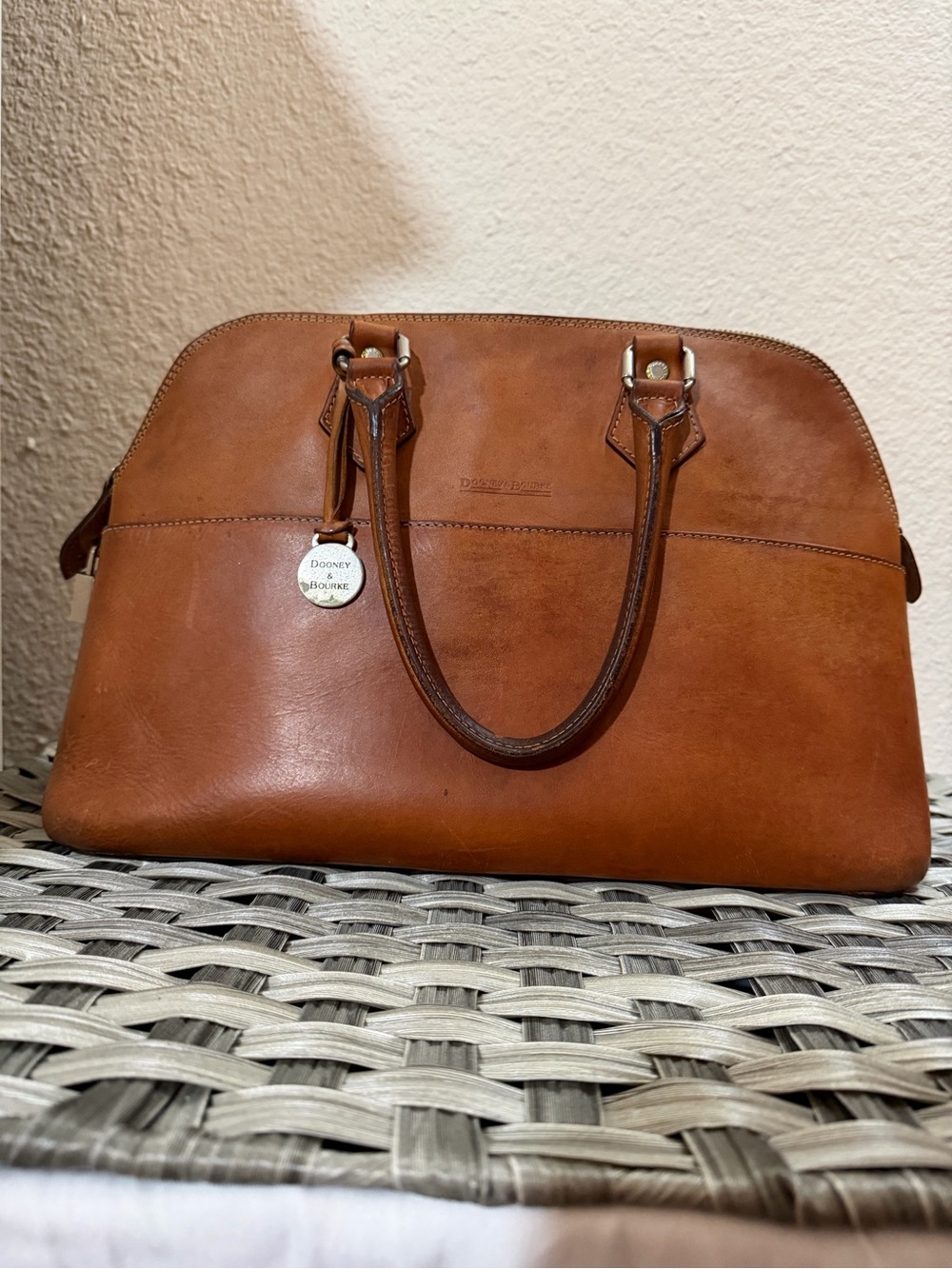 Vintage Dooney & Bourke Brown Alto Leather Zip Zip Dome Satchel Cognac - Picture 1 of 16